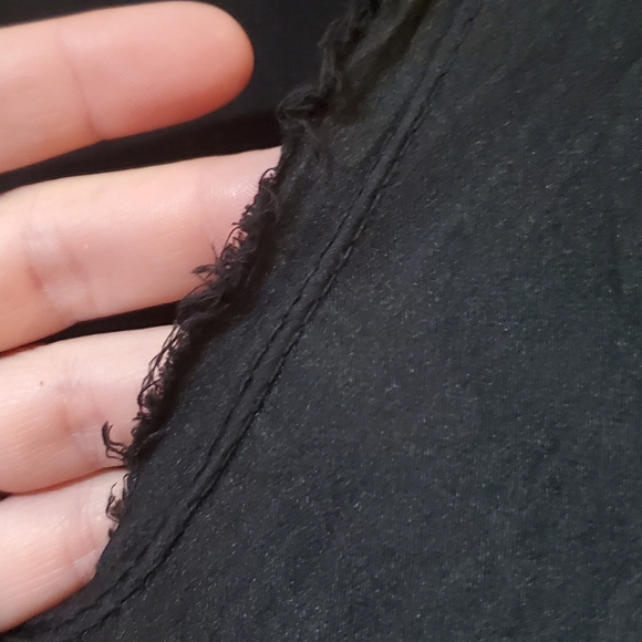 Black Viscose top / fringe neck & sleeves Gigi Moda SZ XS/S no tag - Picture 2 of 6